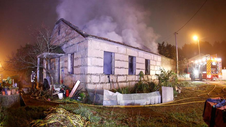 La casa calcinada en O Porriño // R. Grobas