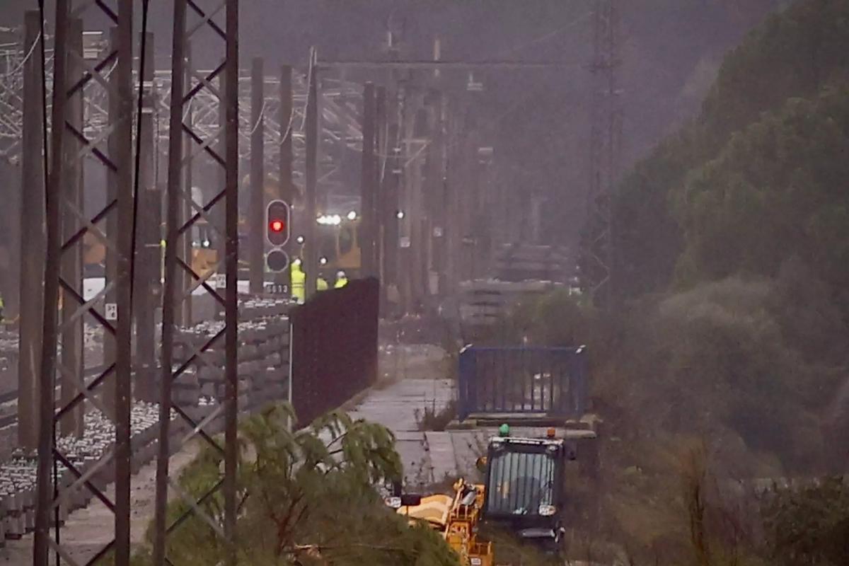 Trabajos en torno al tramo de Adamuz donde se produjo el accidente ferroviario.