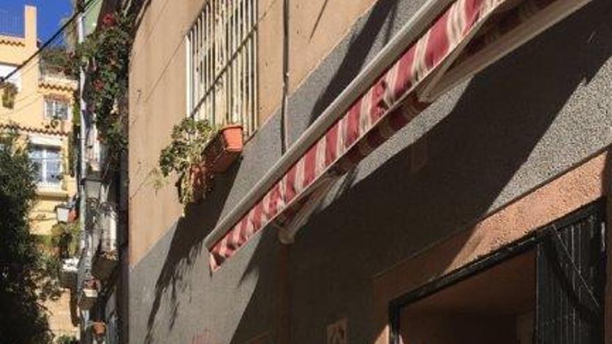 La Policía detiene en Alicante a un hombre por vender droga en su bar