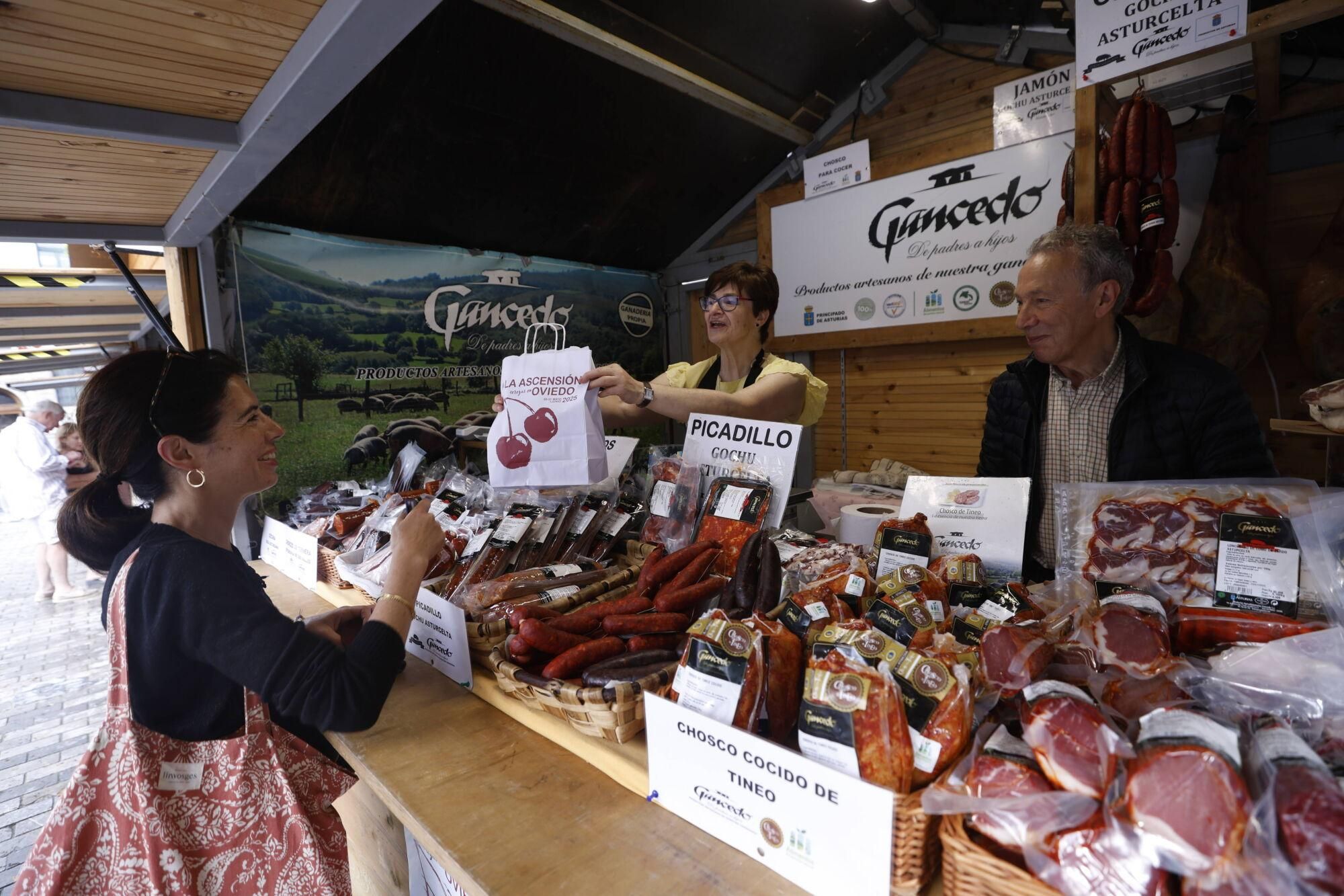 Apertura del mercadillo de la Ascensión y visita del alcalde
