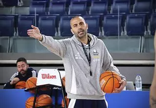 El entrenador del Alimerka Oviedo Baloncesto, ante el play-off frente a Gipuzkoa: "Asturias se merece a un equipo como este"