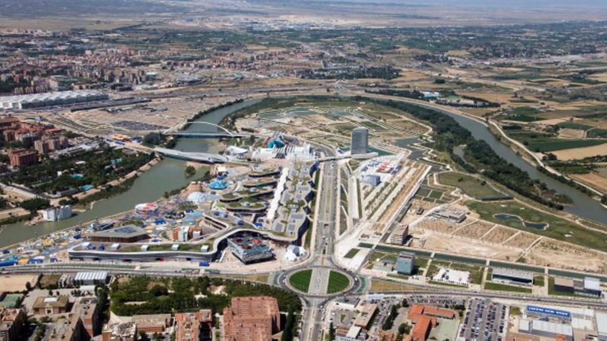 Vista general del recinto de la Expo 2008 en Zaragoza al finalizar la muestra internacional.