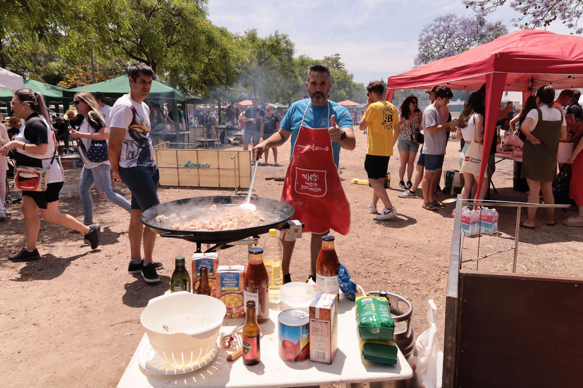 Mil trescientos castellonenses disfrutan del sol y las paellas en el Segon Molí