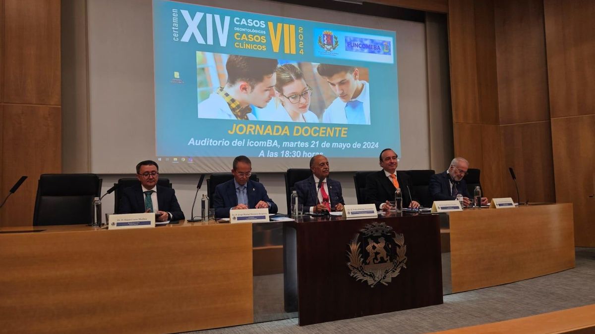 Representantes del Colegio de Médicos de Badajoz y de los jurados.