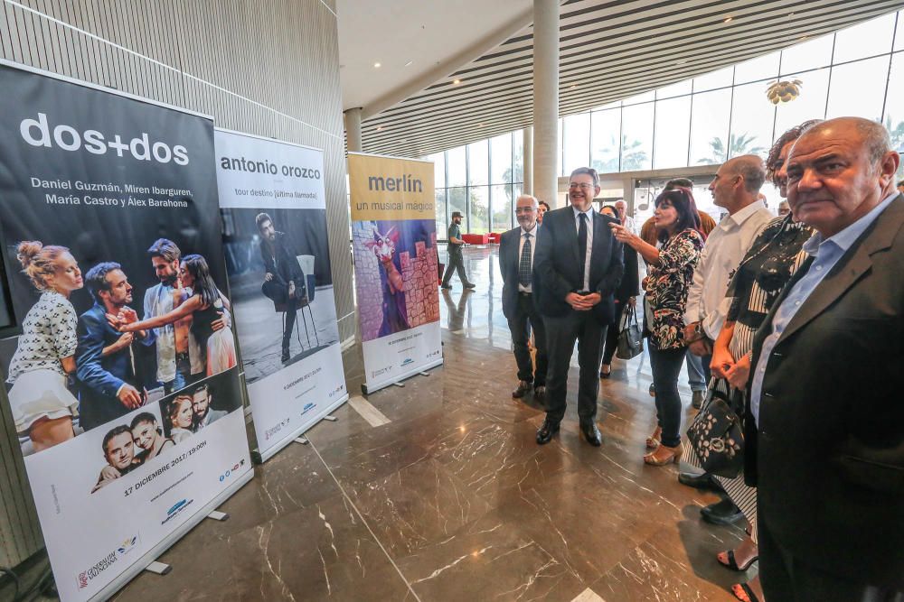 Visita de Puig al Auditorio Internacional de Torrevieja que estrena programación permanente tras seis años infrautilizado