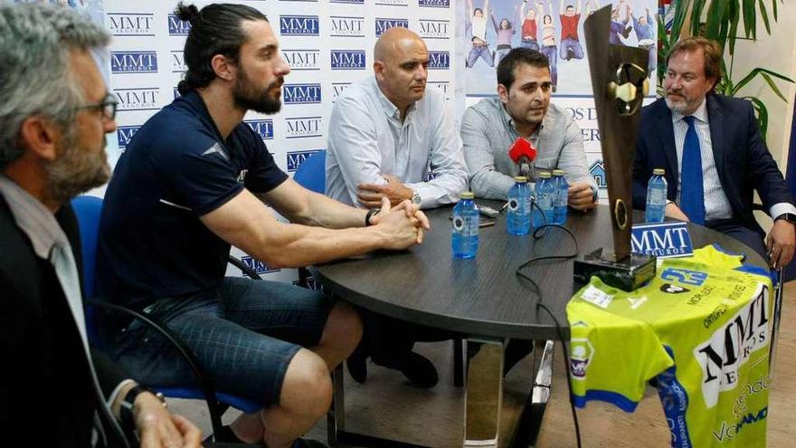 Momento de la rueda de prensa en la sede de MMT.