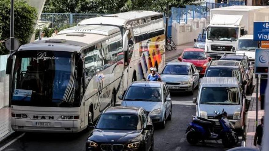 Benidorm da el primer paso para ordenar el tránsito de autobuses