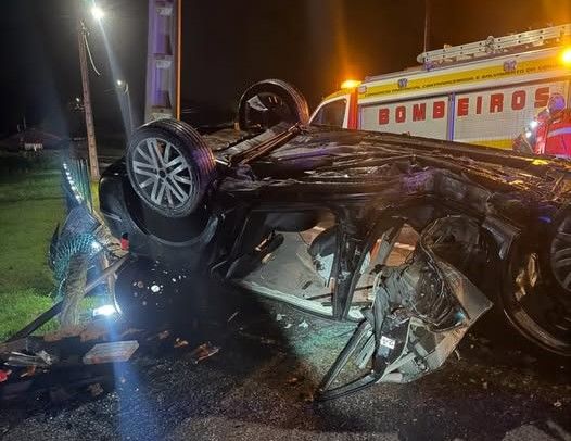 Estado en el que quedó el vehículo accidentado en Boiro.
