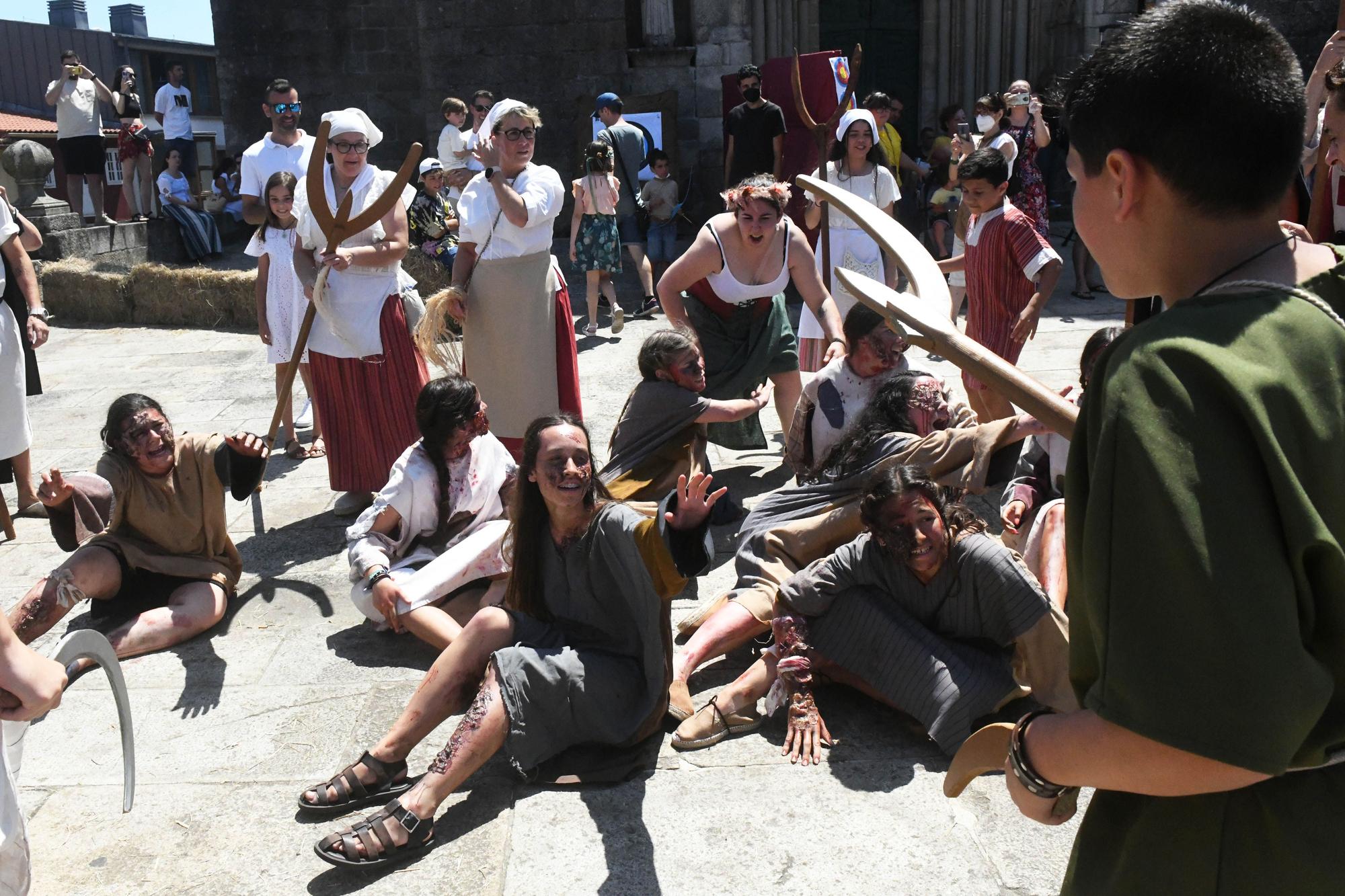 Betanzos cierra su Feira Franca Medieval con la expulsión de los leprosos