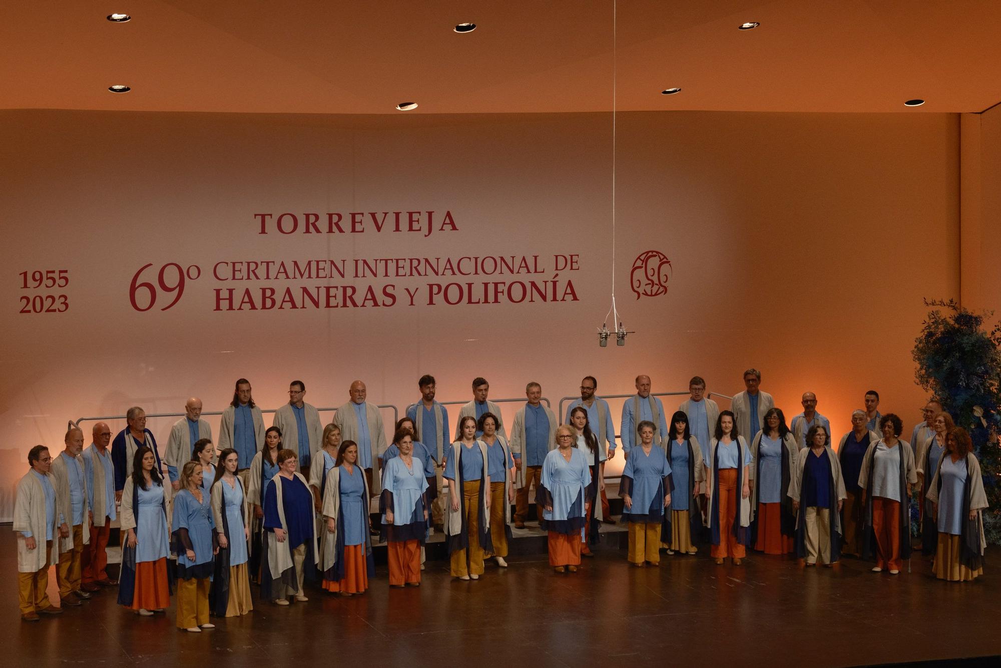 Aquí las imágenes de la tercera velada, primera de competición, del Certamen Internacional de Habaneras y Polifonía de Torrevieja