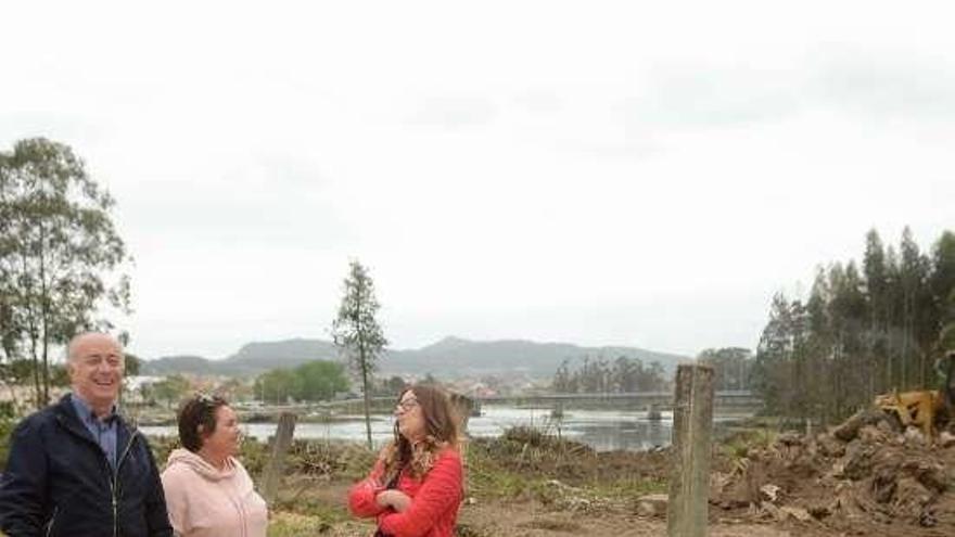 Durán anunció que se reforestará toda el terreno adquirido. // N.P.