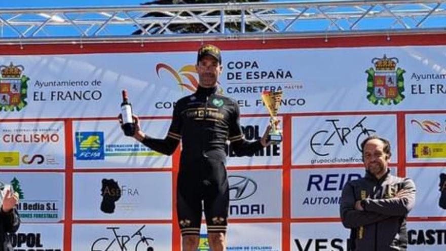 Iván Treceño gana el máster 40 de ciclismo en El Franco, prueba de la Copa de España