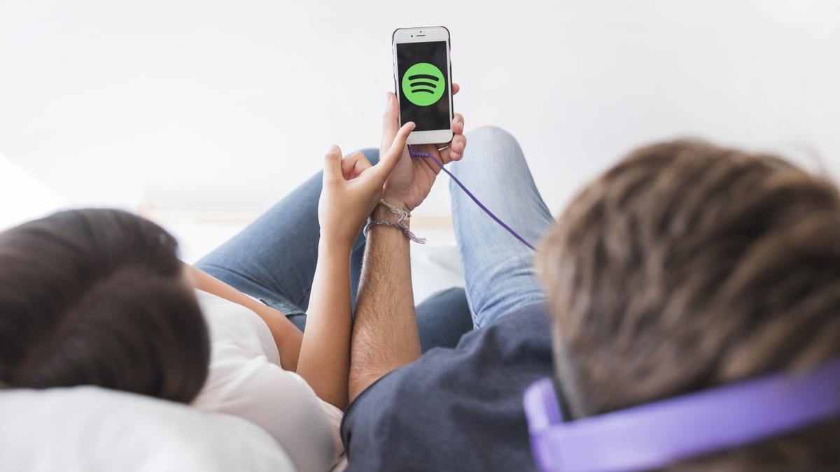 Spotify para Android por fin te dejará reproducir tus canciones guardadas  en el móvil