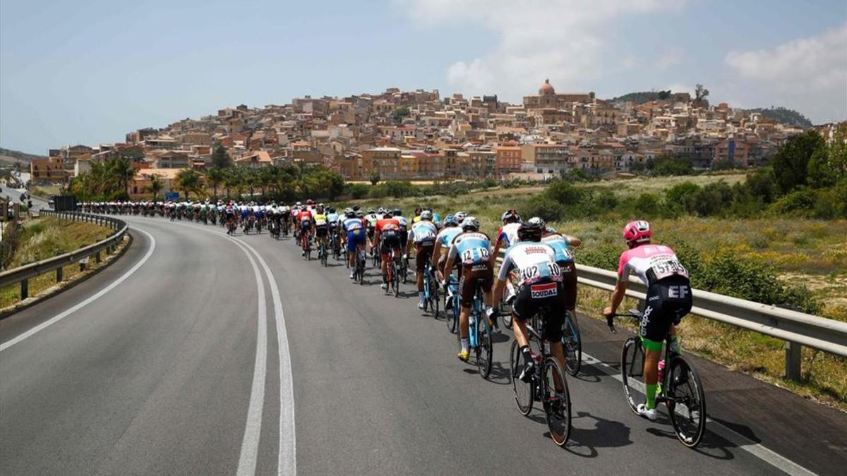 Bella imagen de esta quinta etapa del Giro en tierras sicilianas
