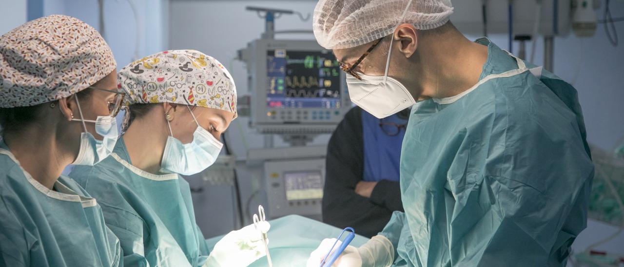 Intervención quirúrgica del equipo de ginecólogos oncólogos del Hospital Parque.