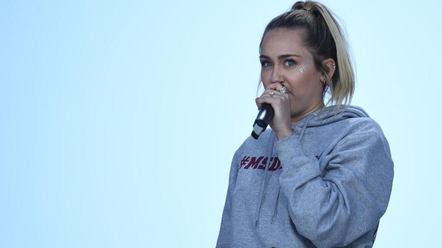 La provocativa sesión de fotos de Miley Cyrus para celebrar la Pascua