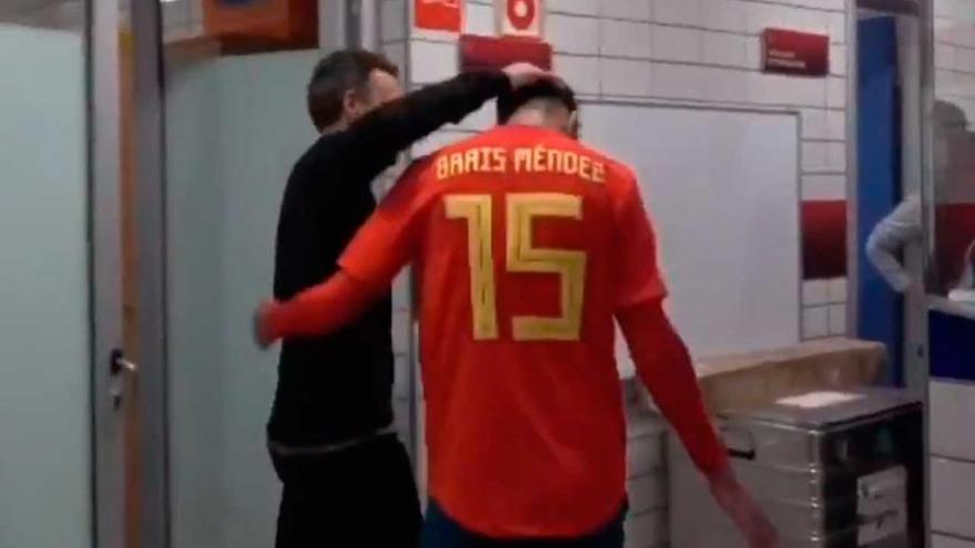 Brais Méndez, felicitado por Luis Enrique // TW