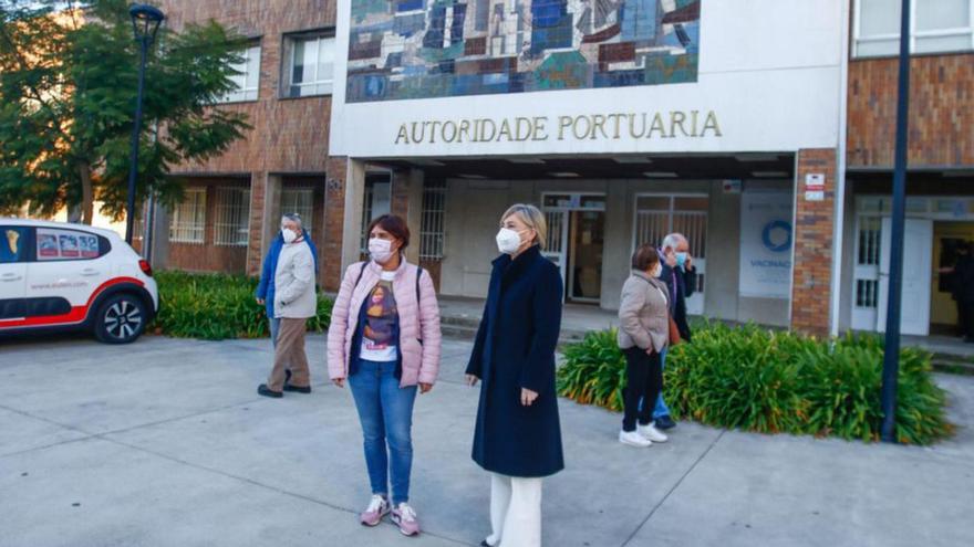 La teniente de alcalde de Vilagarcía, Tania García, y la directora del Puerto, Begoña Mesejo.