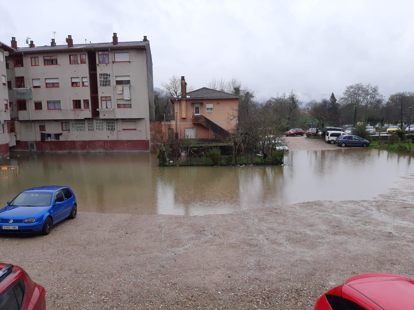 Así estrena el año Gondomar: inundaciones, caída de muros y calles cortadas