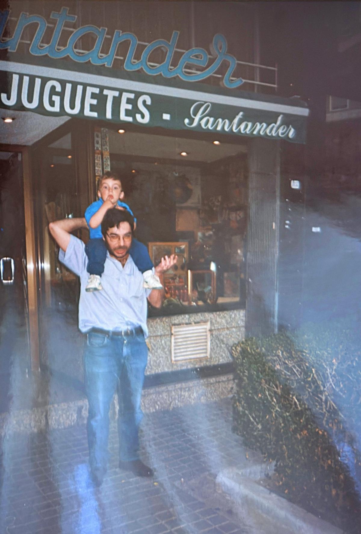 En sus inicios, la librería además de papelería fue también juguetería