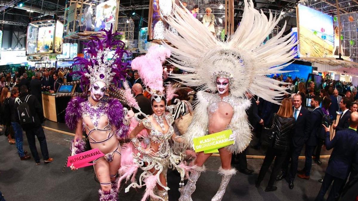 Imagen de los representantes del Carnaval de Las Palmas de Gran Canaria este miércoles en Fitur 2023.