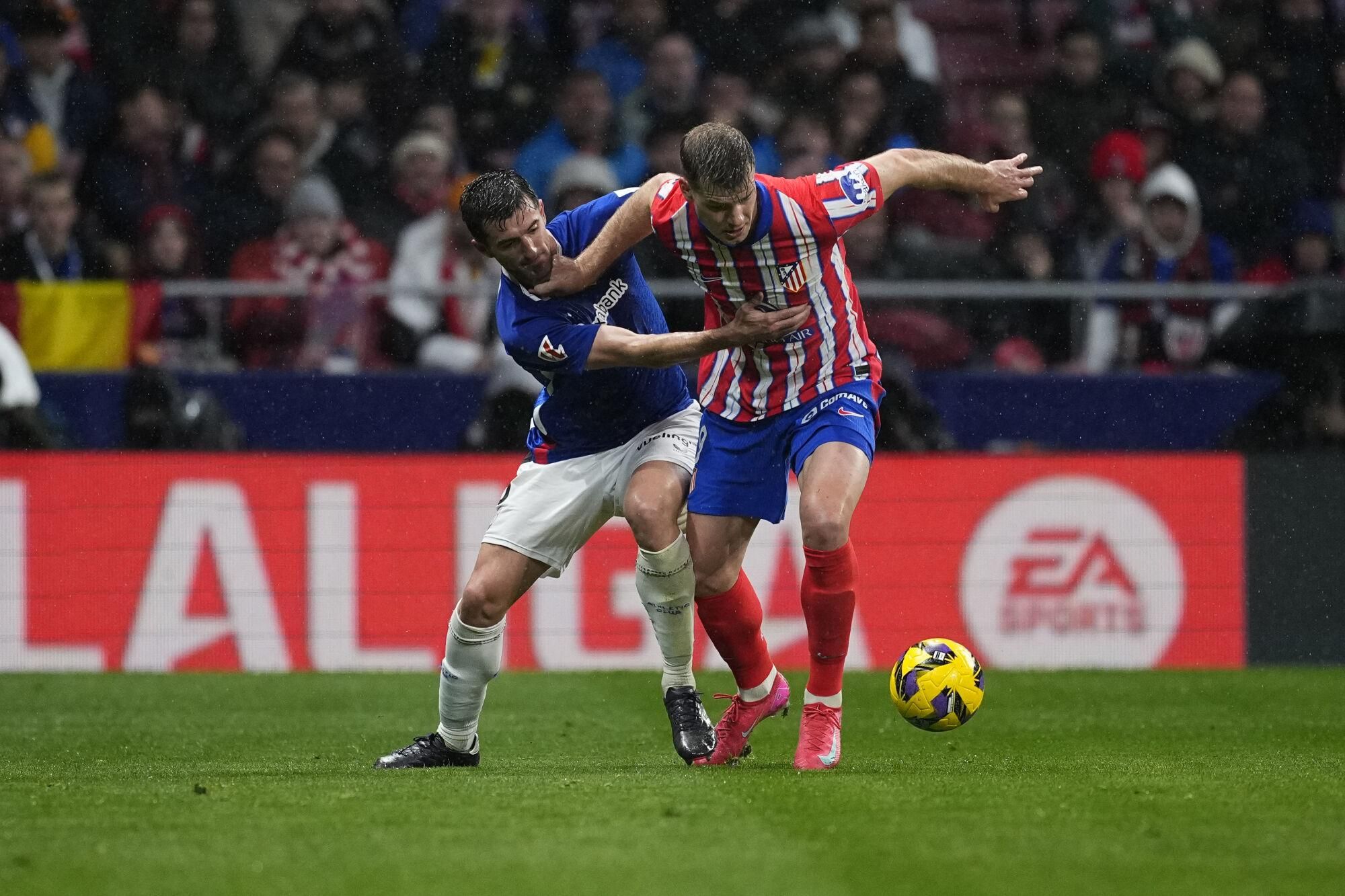 Alexander Sorloth of Atletico de Madrid and Dani Vivian of Athletic Club in action during the Spanish League, LaLiga EA Sports, football match played between Atletico de Madrid and Athletic Club de Bilbao at Riyadh Air Metropolitano stadium on March 1, 2025, in Madrid, Spain. AFP7 01/03/2025 ONLY FOR USE IN SPAIN. Oscar J. Barroso / AFP7 / Europa Press;2025;SPAIN;Soccer;Sport;ZSOCCER;ZSPORT;Atletico de Madrid v Athletic Club de Bilbao - LaLiga EA Sports;