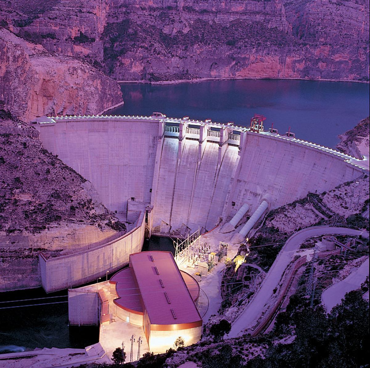 Vista de la nayor central hidroeléctrica de bombeo de Europa, La Muela II, en el embalse Cortes de Pallas, en Valencia.