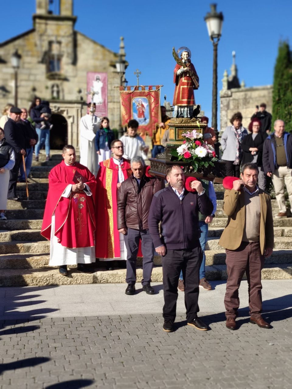 Así celebran vecinos y dirigentes políticos la fiesta de San Vicente de O Grove.