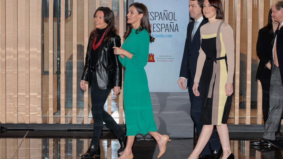 El look de la reina Letizia en su visita a Salamanca