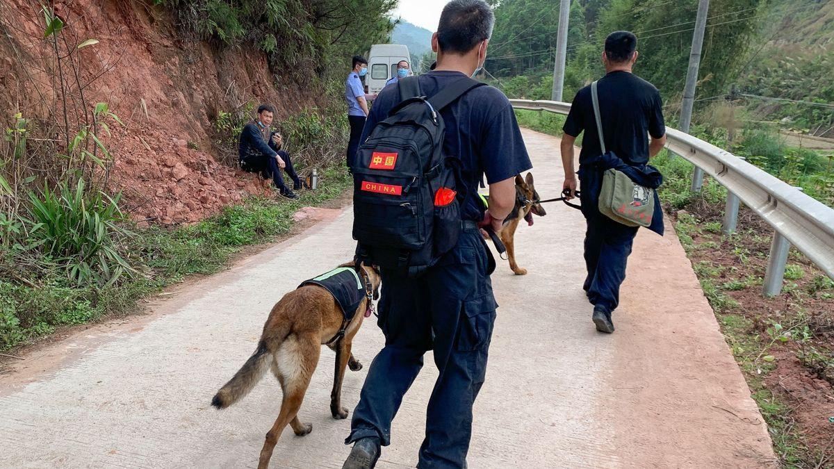 Equipos de rescate en la zona del accidente.