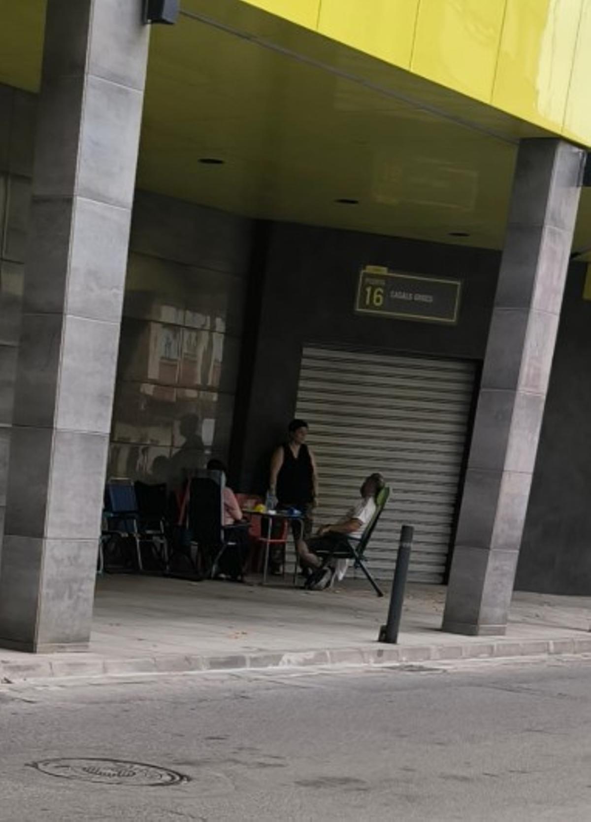 Colas durante este domingo.