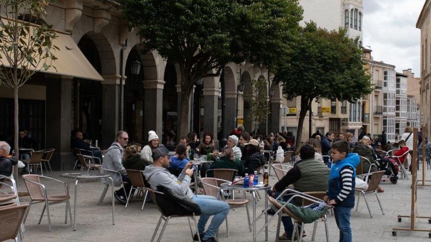 Una terraza en la Plaza Mayor.