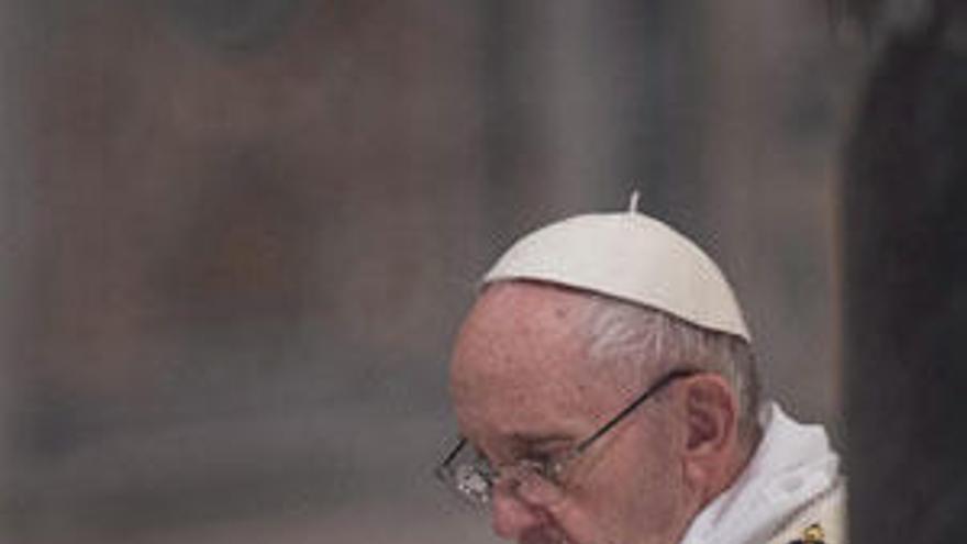 El Papa ofrece una misa en la basílica de San Juan de Letrán.