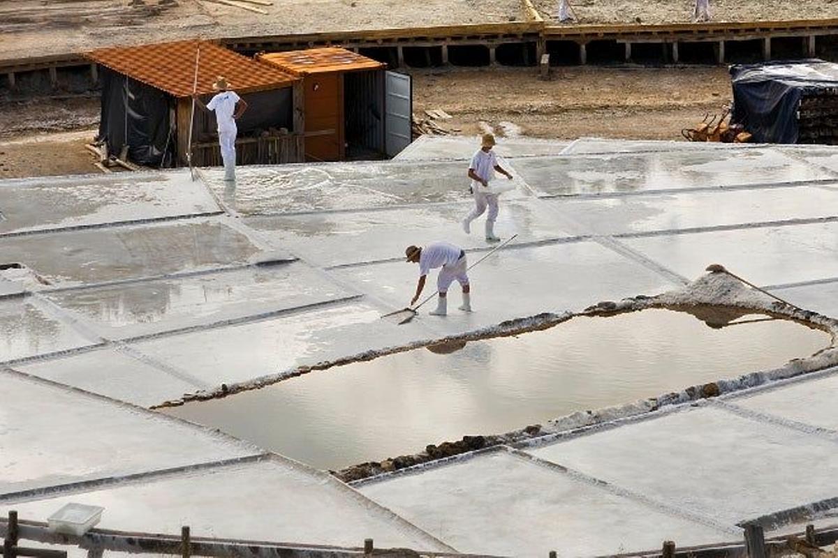 De estas salinas se obtiene la preciada sal de Añana.