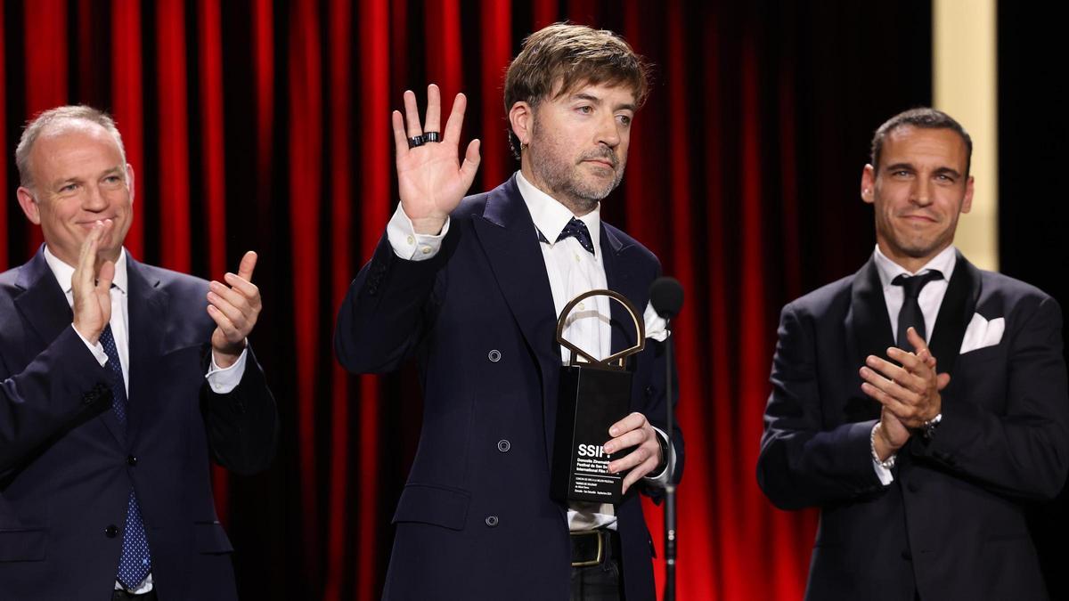 Albert Serra recibe la Concha de Oro del Festival de cine de San Sebastián