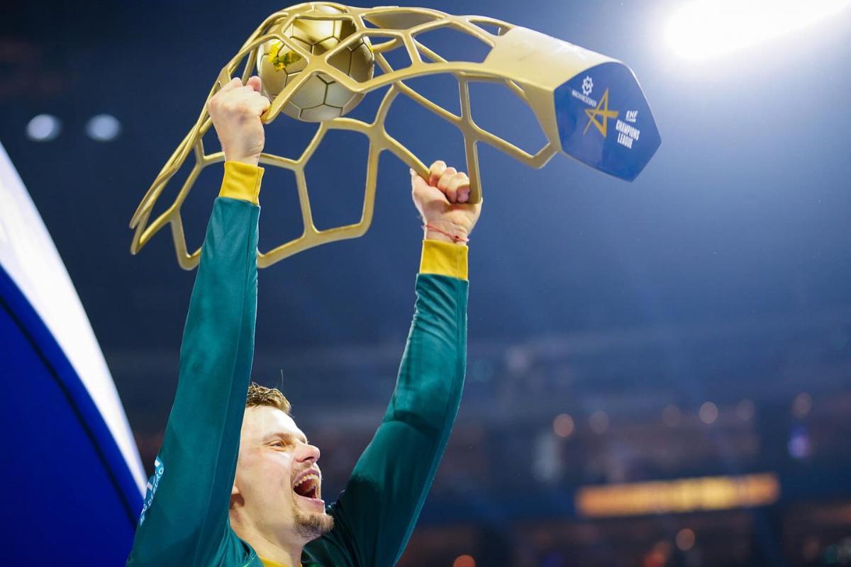 Sergey Hernández cumplió un sueño al alzar la Champions