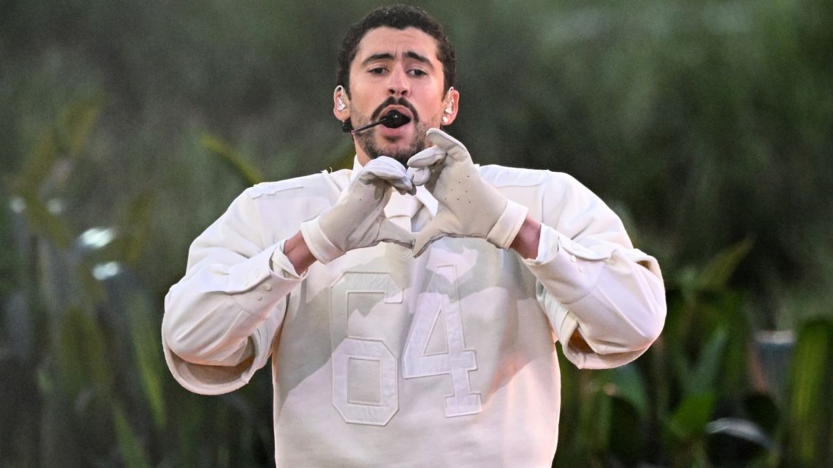 La camiseta con el número 64 de Zara de Bad Bunny