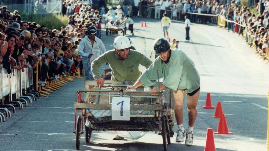 La loca carrera de camas de Meaño vuelve a las calles este domingo