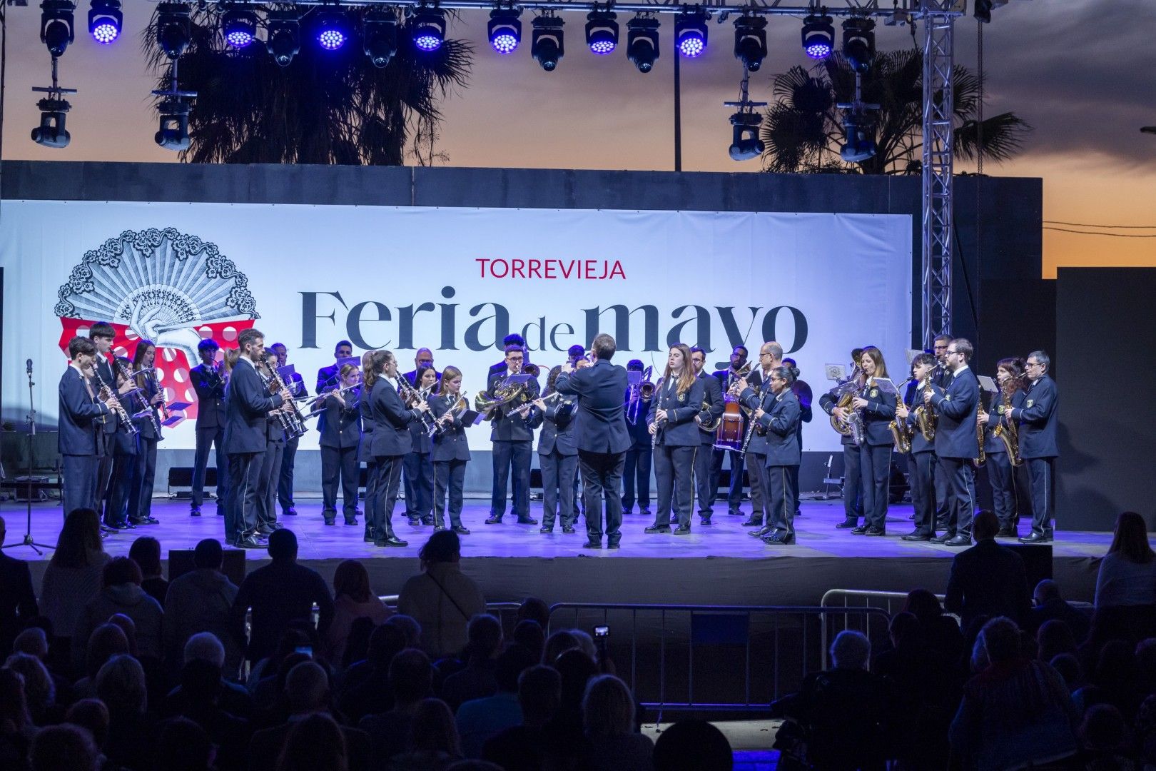 Por sevillanas en la Feria de Mayo de Torrevieja 2025