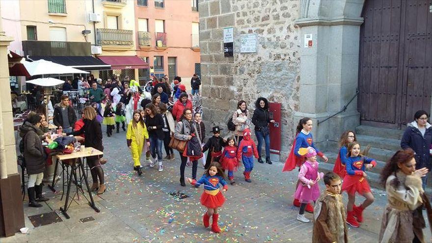 Un pequeño desfile de Carnaval, en San Esteban, en una imagen de archivo.