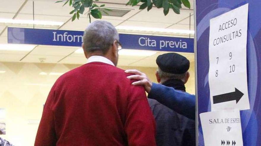 Pacientes en un centro de salud.