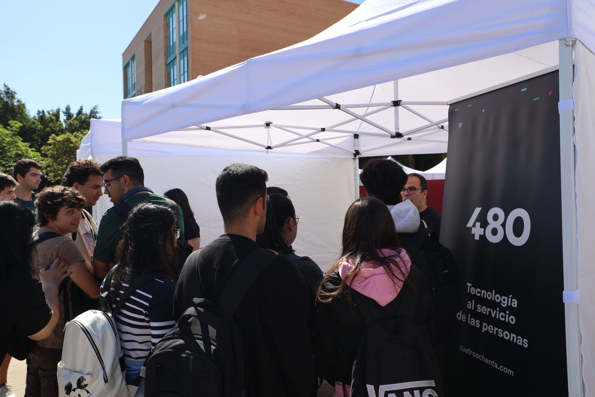 Más de mil universitarios aspiran a un empleo en la industria 5.0 de Castellón. Así ha sido la Feria de Empresas de la UJI.