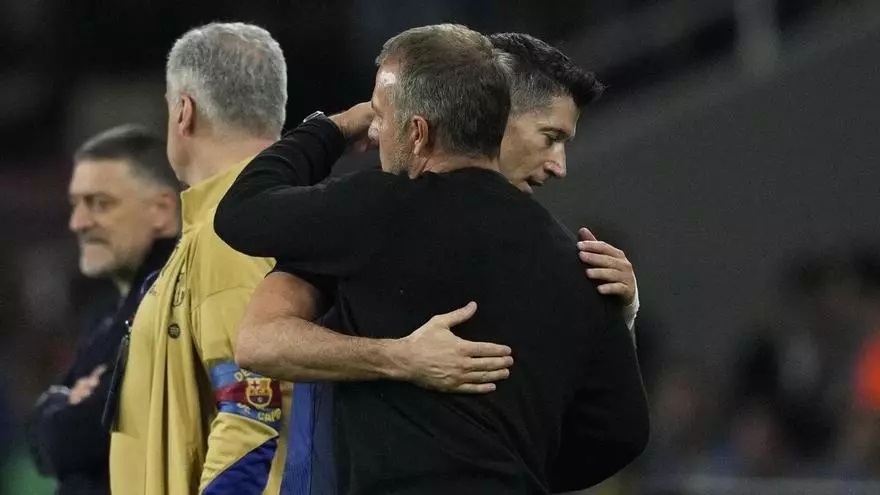 Flick se rinde a Lewandowski: "Ha sido un privilegio trabajar con él"