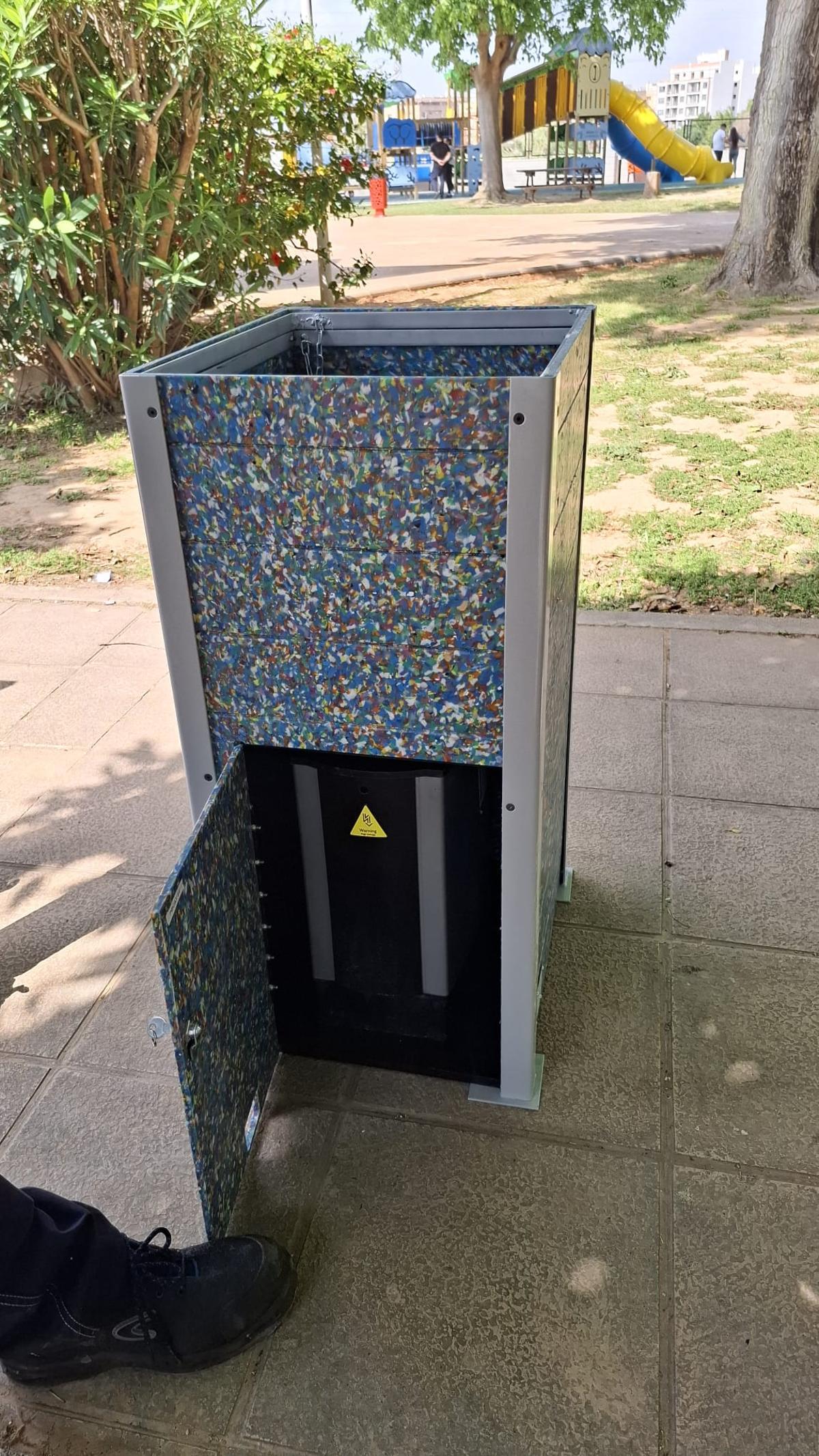 Papelera para el control de ratas.