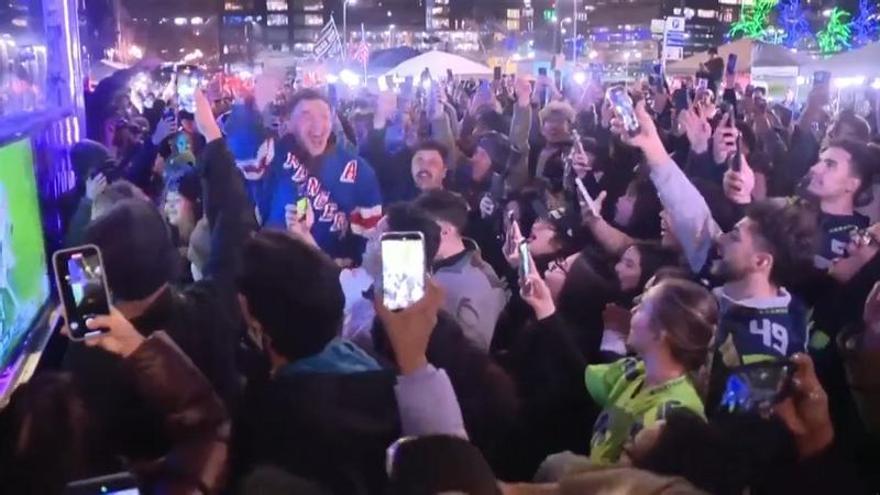 Locura de los fans de los Seahawks en Seattle tras la victoria en la Super Bowl