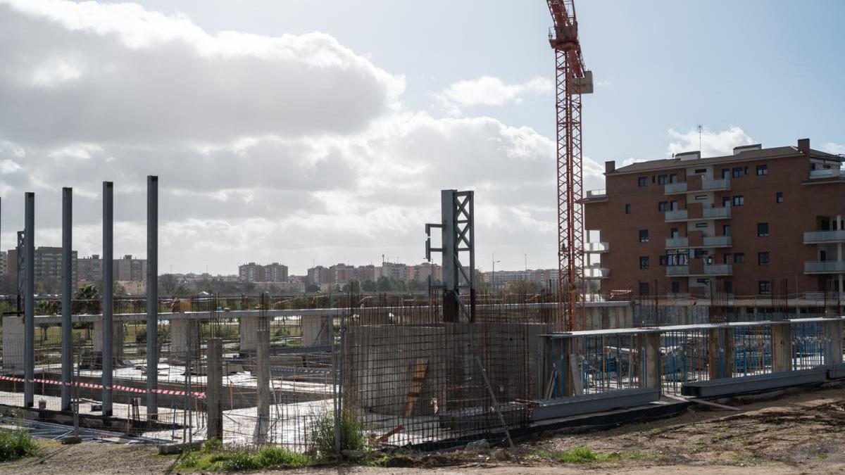 La Junta avala la prórroga de la obra de la piscina de la margen derecha