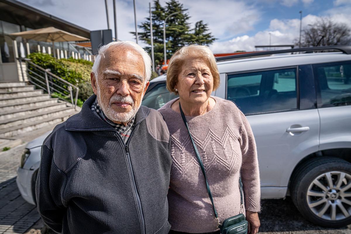Eusebi y su mujer, en el área de servicio del Montseny.