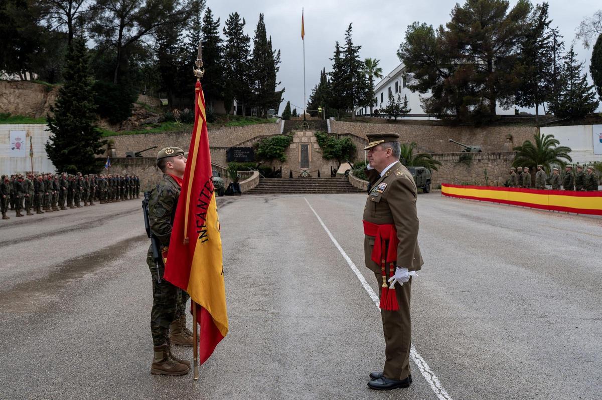 El comandante general de Baleares se despide de las tropas y pasa a la reserva