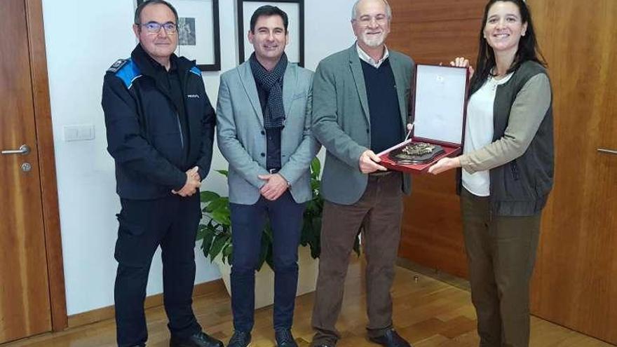 Reconocimiento a Luis Marcial Rey tras 35 años en la Policía