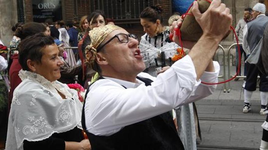 La otra cara del desfile callejero más colorido y lucido